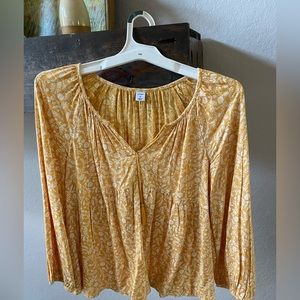 Beautiful yellow floral top size medium